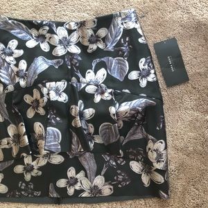 🆕Zara Faux Leather Mini Skirt With Flowers,Size S